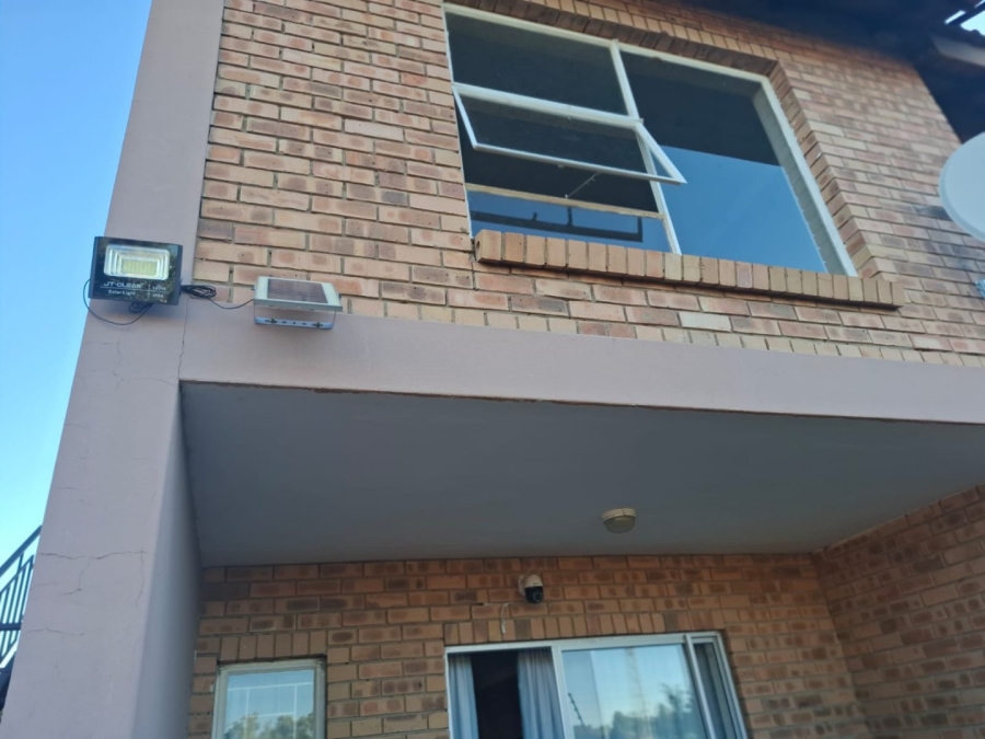 2 Bedroom Property for Sale in Pellissier Free State